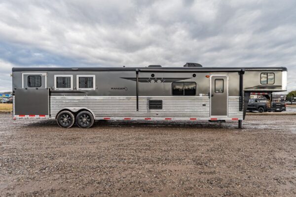 3 horse trailer with living quarters bison ranger rg8316s side load