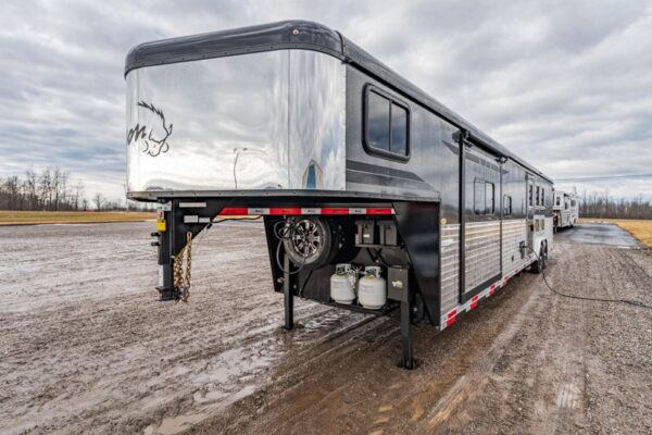 3 horse trailer with living quarters bison ranger rg8316s side load