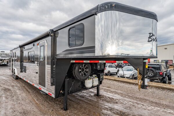 3 horse trailer with living quarters bison ranger rg8316s side load