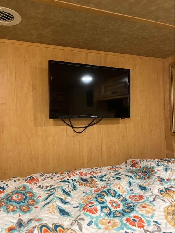 4 horse trailer with living quarters 2019 bison premier