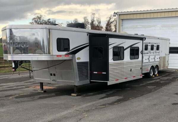 4 horse trailer with living quarters 2019 bison premier