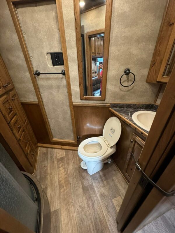 2020 bloomer horse trailers trail boss 5 horse