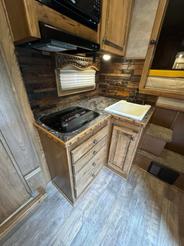 2020 bloomer horse trailers trail boss 5 horse