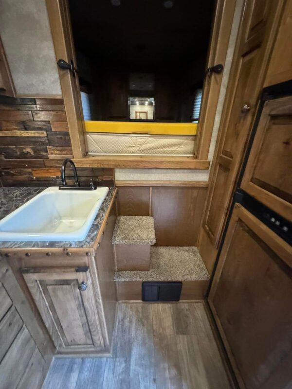 2020 bloomer horse trailers trail boss 5 horse