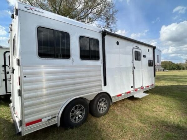 2024 exiss horse trailers endeavor 8210 lq