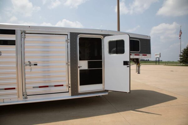2024 featherlite horse trailers 8413 stock