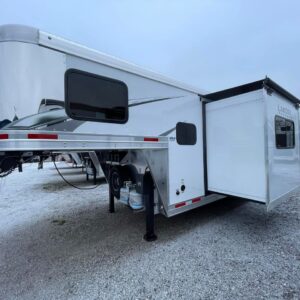 2024 lakota horse trailers 8313 sr charger