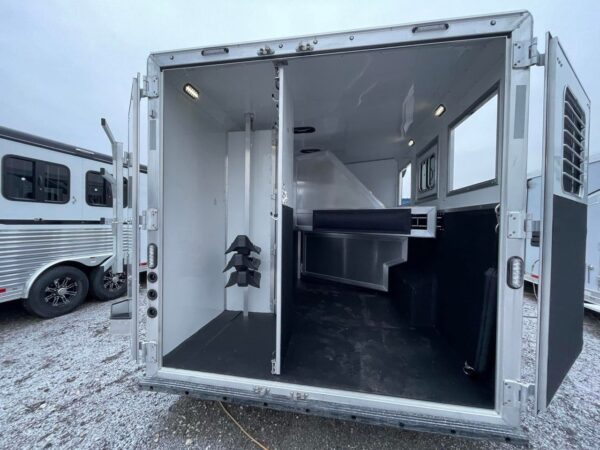 2024 lakota horse trailers 8313 sr charger