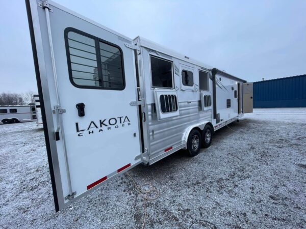 2024 lakota horse trailers 8313 sr charger
