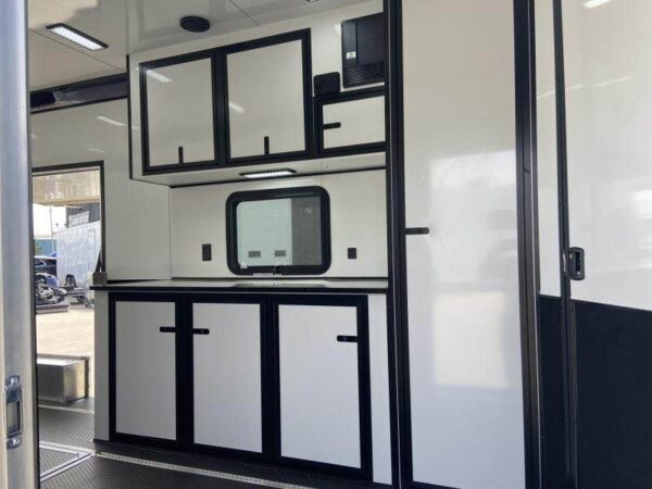aluminum cargo trailers 2025 united 32' racecar w/bathroom