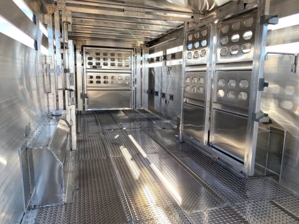 aluminum stock trailers 26'x8'x6'8" cattle hauler