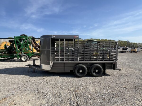 2025 gr bumper pull livestock trailers 16ft half top
