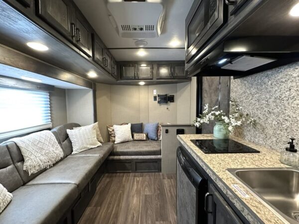 enclosed trailer with living quarters 2025 shadow 2h bumper pull