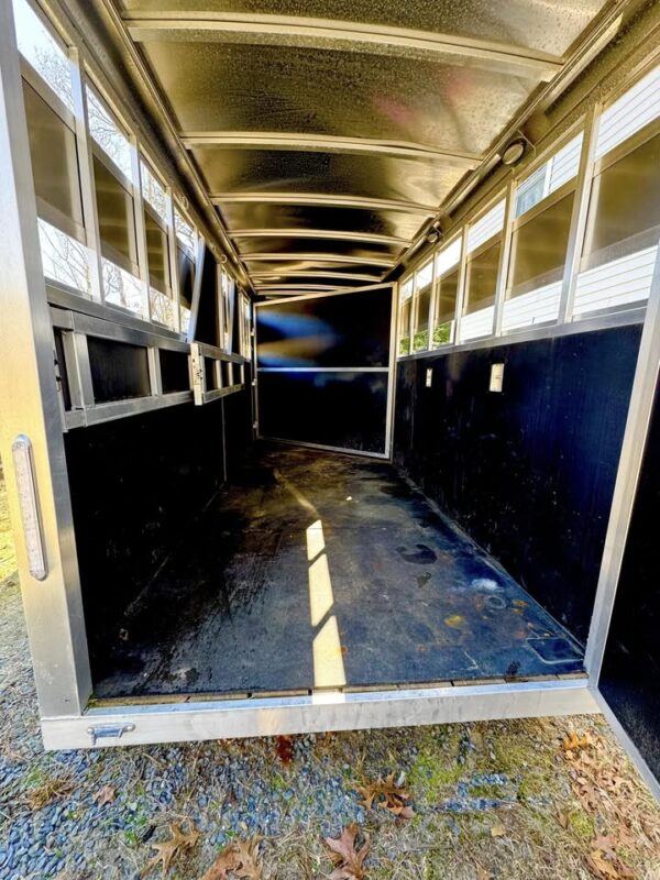 2023 kingdom horse trailers shadow stable mate