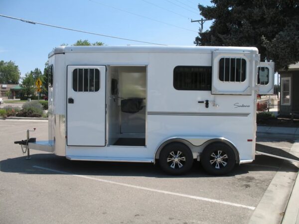 2024 sundowner horse trailers charter se deluxe