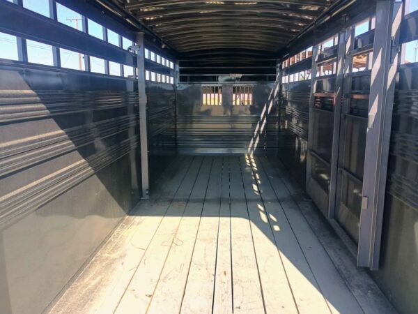 2025 titan livestock trailers 20ft stock trailer