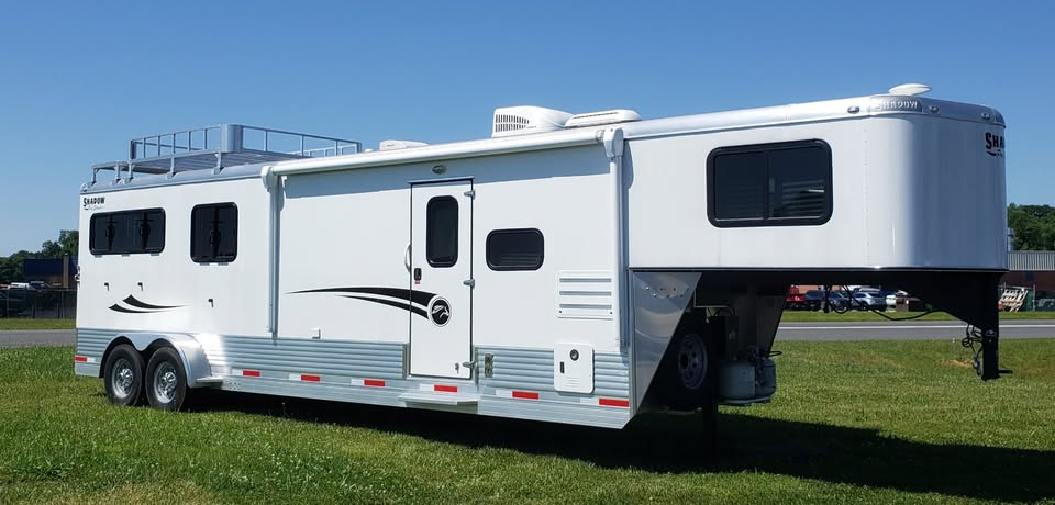 2 horse trailer with living quarters