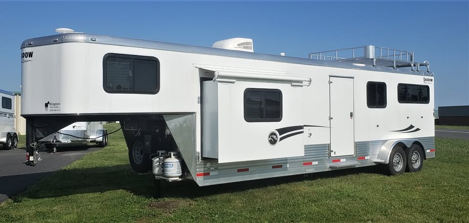 2 horse trailer with living quarters