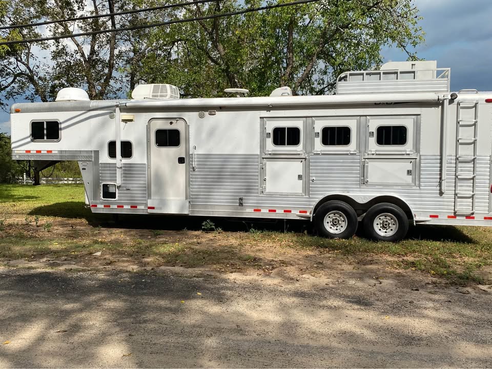 3 Horse Trailers with Living Quarters