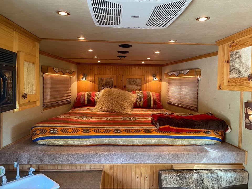 3 Horse Trailers with Living Quarters