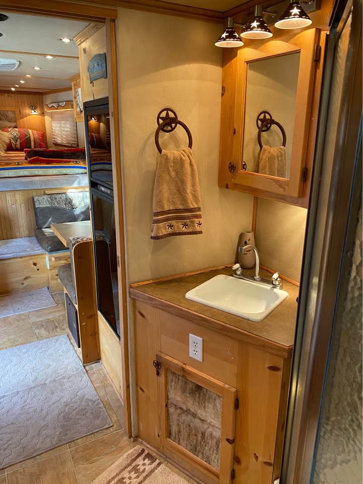 3 Horse Trailers with Living Quarters