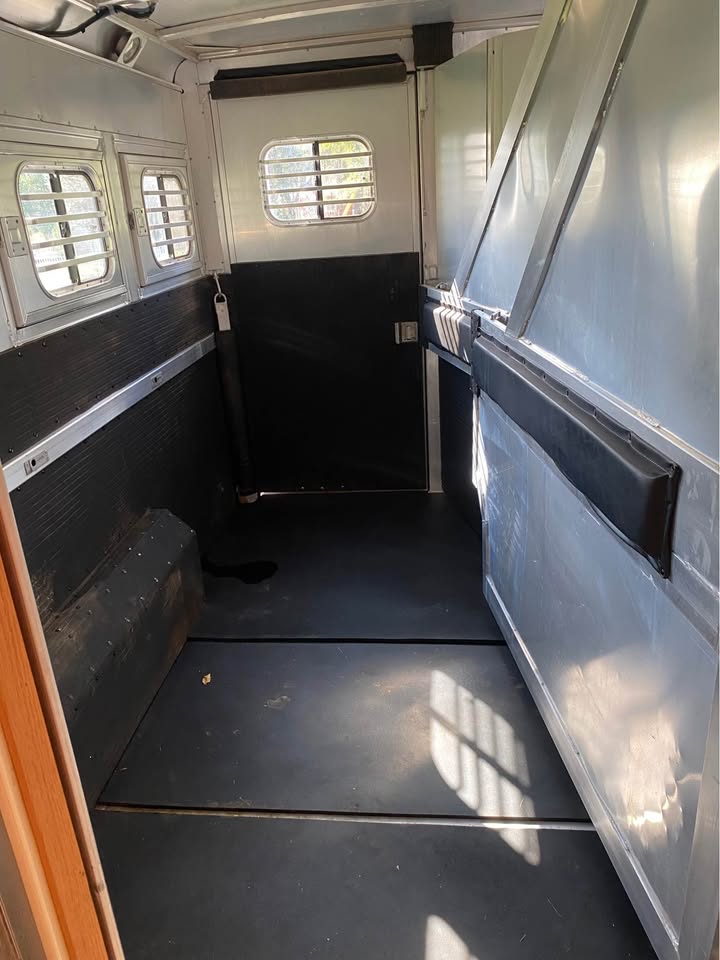 3 Horse Trailers with Living Quarters