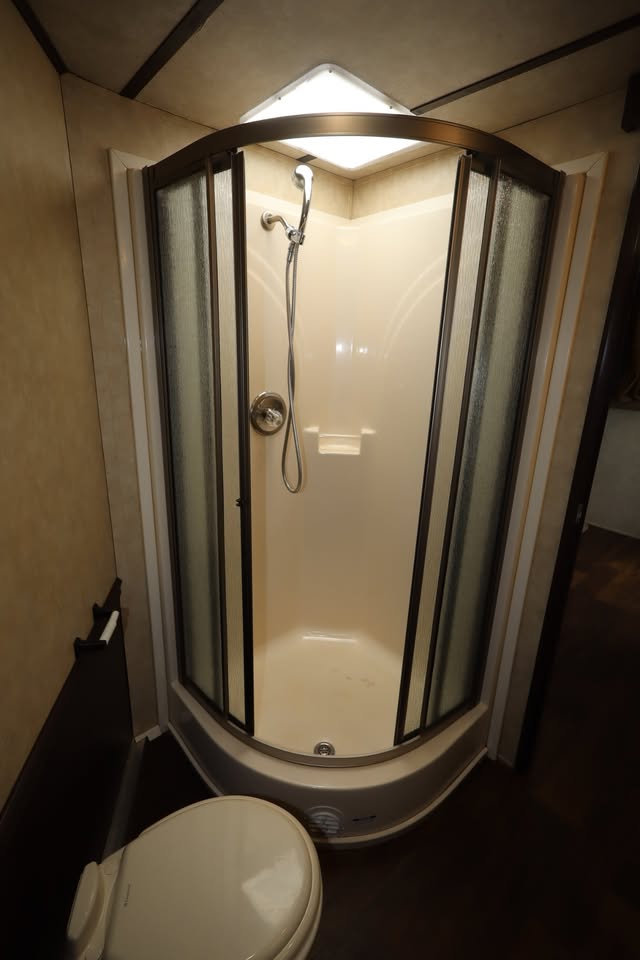 Bison 3 Horse Living Quarters Horse Trailer - 14' LQ with 6' Slide - $39,999 - Image 18