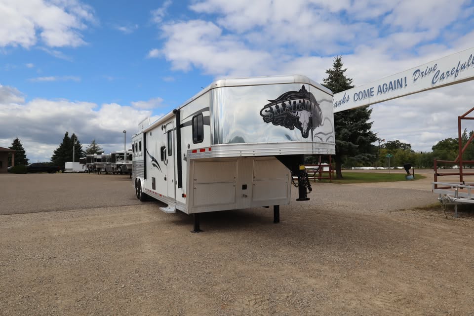 3 horse living quarters horse trailer