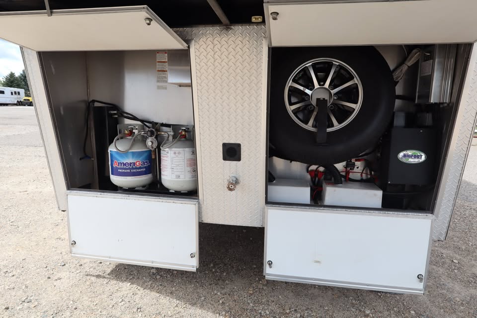 3 horse living quarters horse trailer