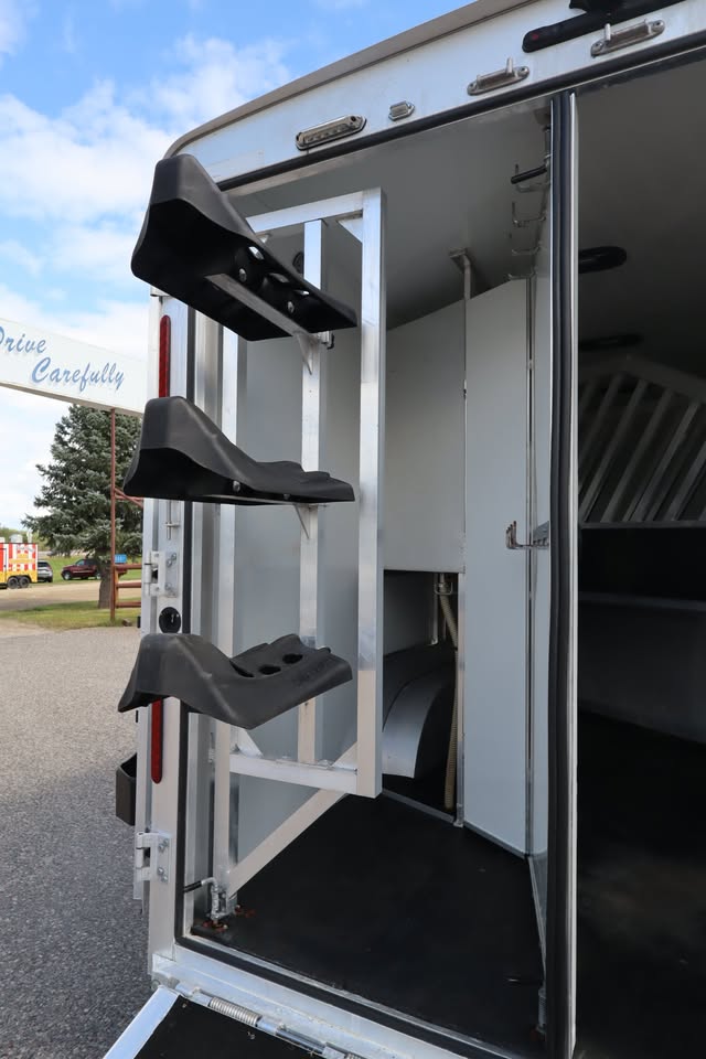 3 horse living quarters horse trailer