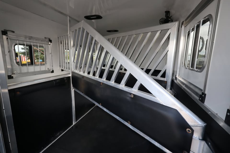 3 horse living quarters horse trailer