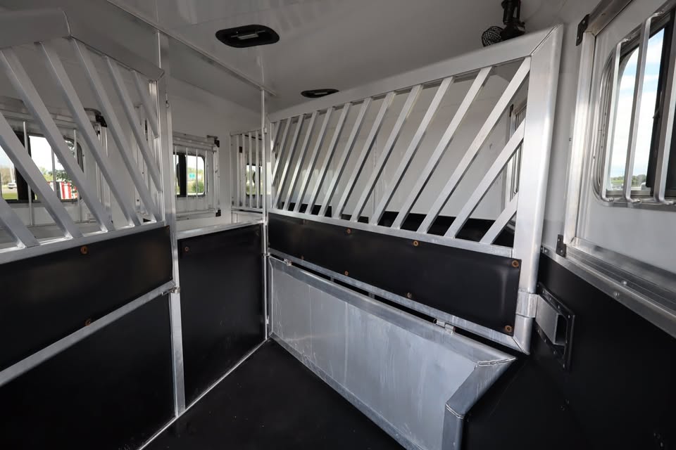 3 horse living quarters horse trailer