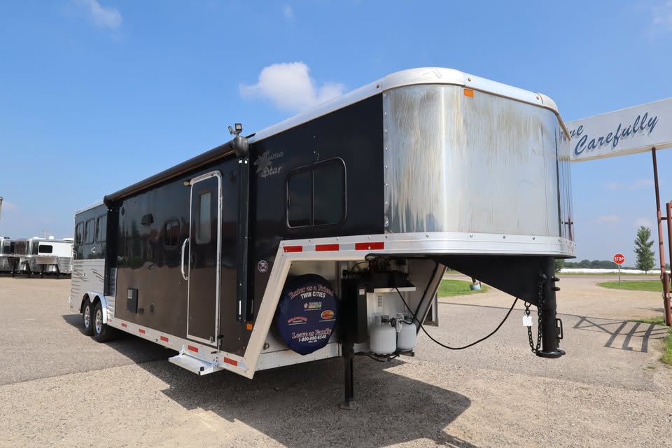 3 horse trailer living quarters