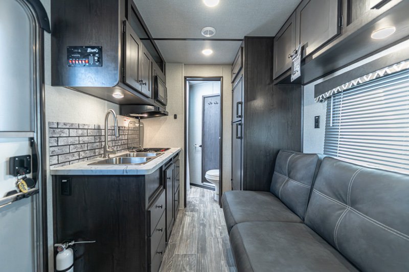 Bison Silverado 3 Horse Trailer with Living Quarters - $50,999 - Image 13