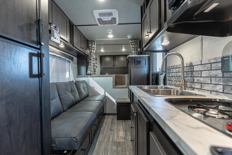 Bison Silverado 3 Horse Trailer with Living Quarters - $50,999 - Image 15