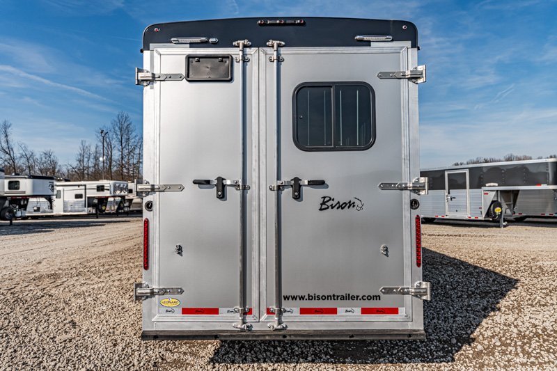 3 horse trailer with living quarters