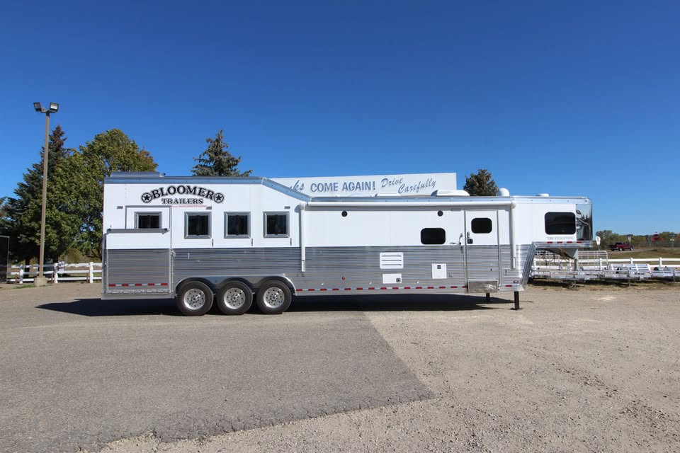 Bloomer Living Quarter Horse Trailers