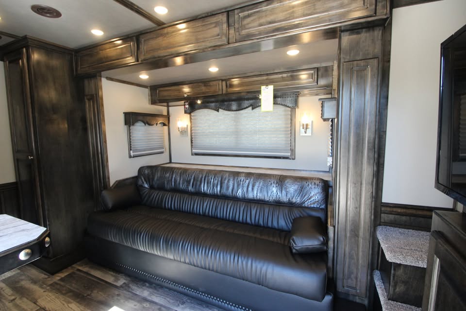 Bloomer Living Quarter Horse Trailers