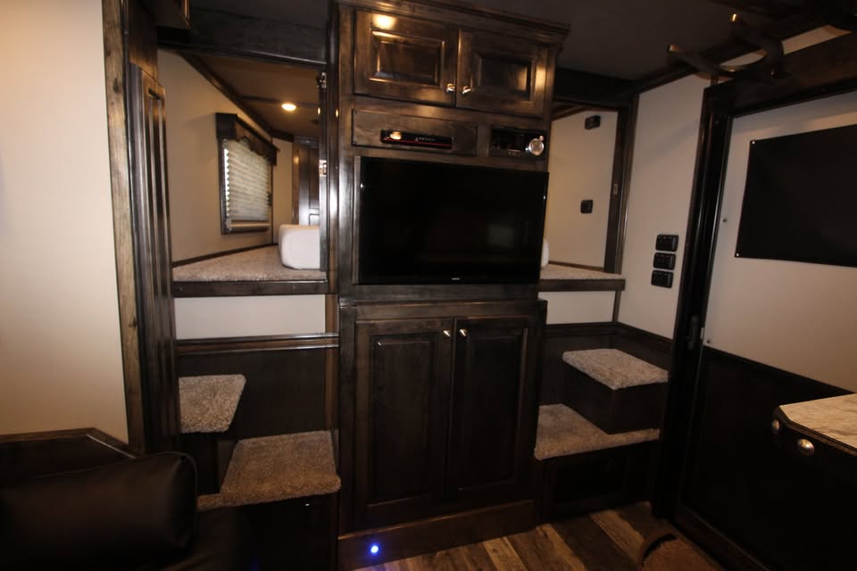 Bloomer Living Quarter Horse Trailers