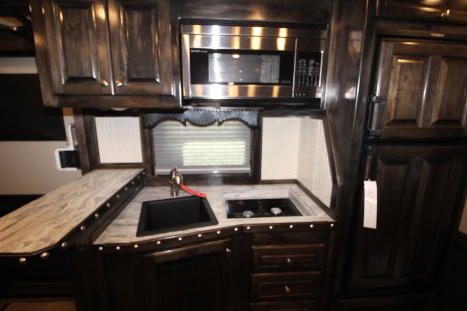 Bloomer Living Quarter Horse Trailers