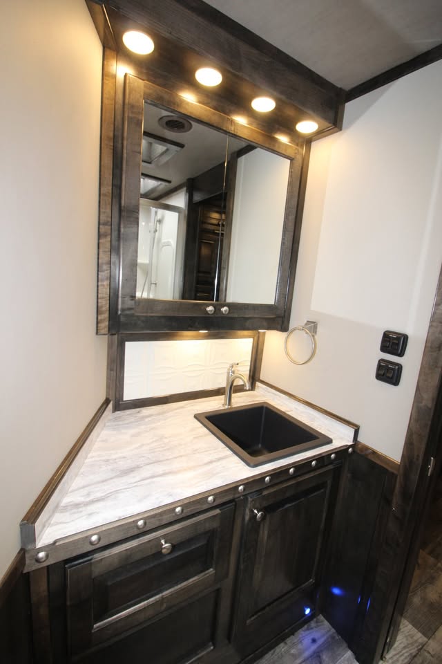 Bloomer Living Quarter Horse Trailers