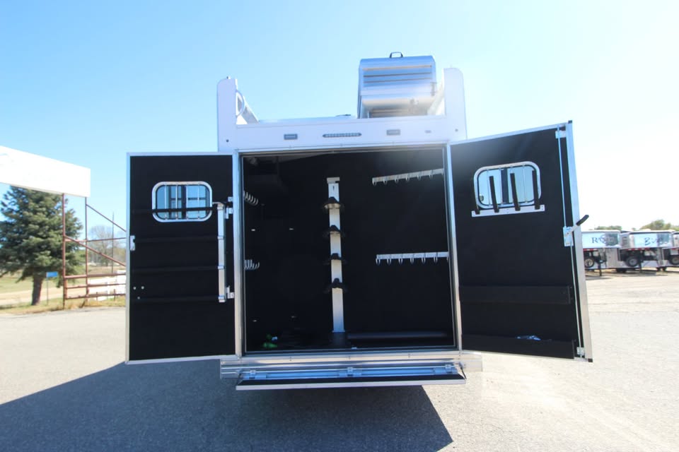 Bloomer Living Quarter Horse Trailers