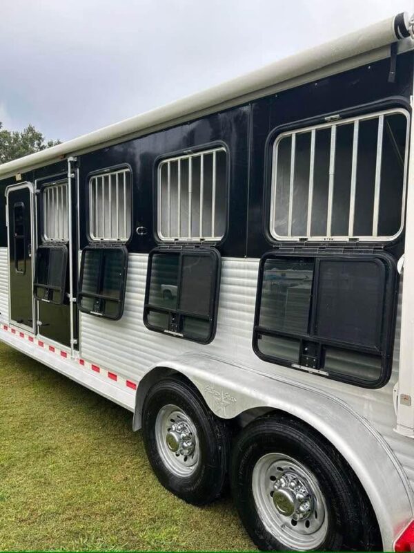 4 Horse Slant Gooseneck Trailers with Oversized Dressing Room - $17,950 - Image 10
