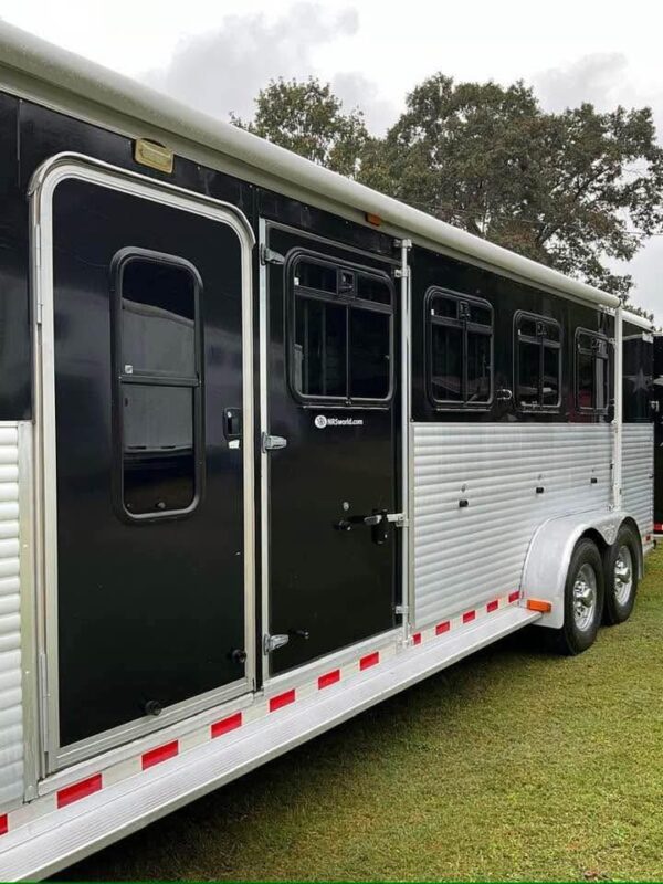 4 Horse Slant Gooseneck Trailers with Oversized Dressing Room - $17,950 - Image 14