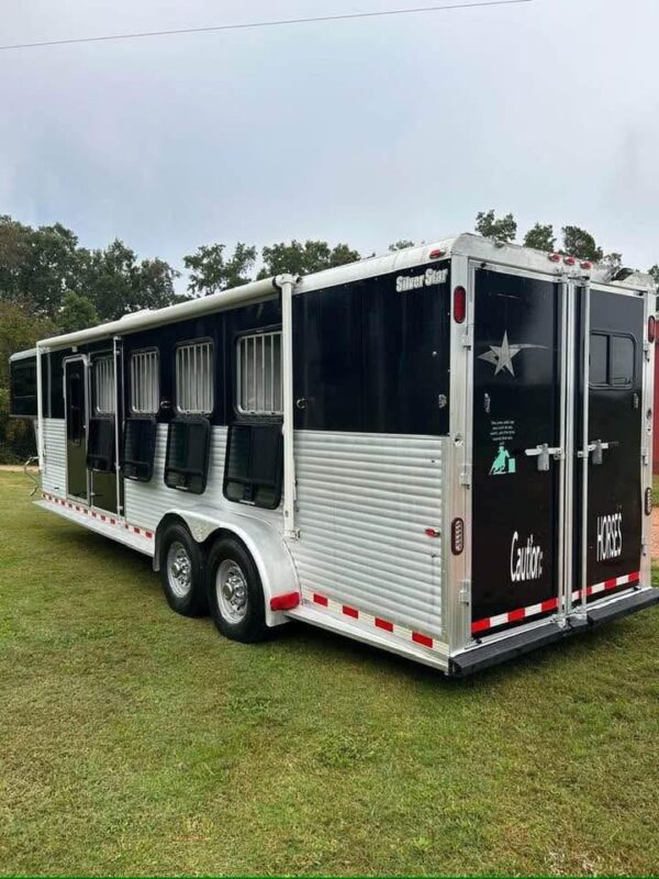 4 Horse Slant Gooseneck Trailers with Oversized Dressing Room - $17,950 - Image 4