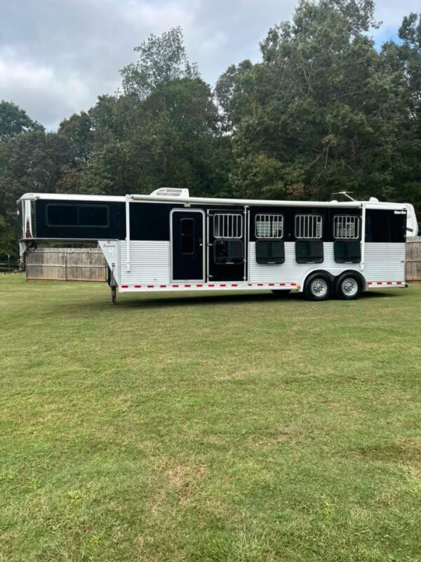 4 Horse Slant Gooseneck Trailers with Oversized Dressing Room - $17,950 - Image 6