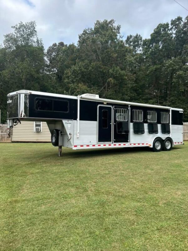 4 Horse Slant Gooseneck Trailers with Oversized Dressing Room - $17,950 - Image 7