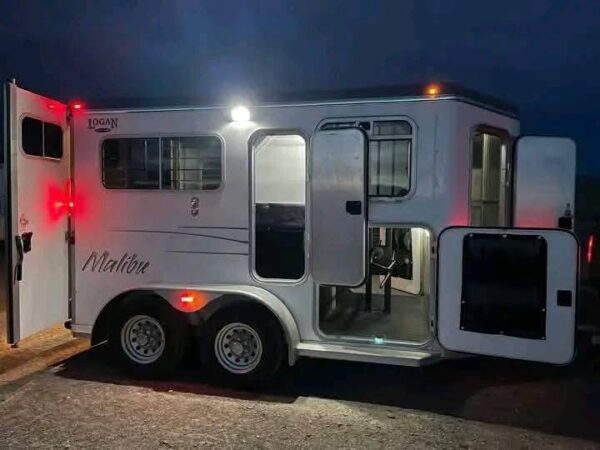 Logan Coach Horse Trailers