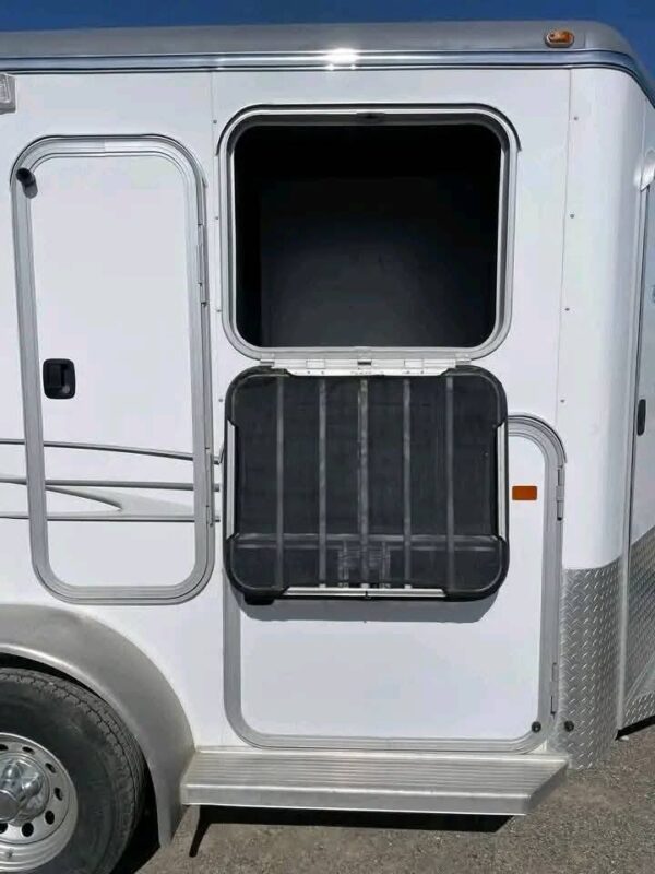 Logan Coach Horse Trailers