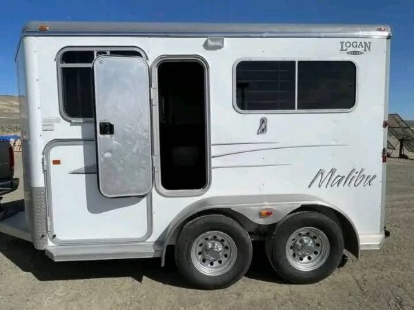 Logan Coach Horse Trailers